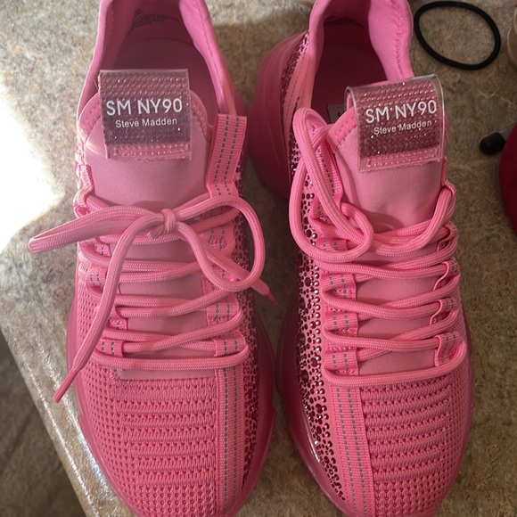 Steve Madden - Picture 2 of 3